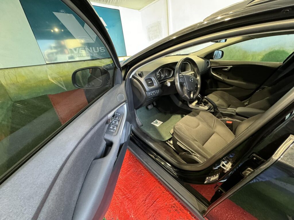 Volvo V40 Cross Country T3 Automatic 2017  - 4